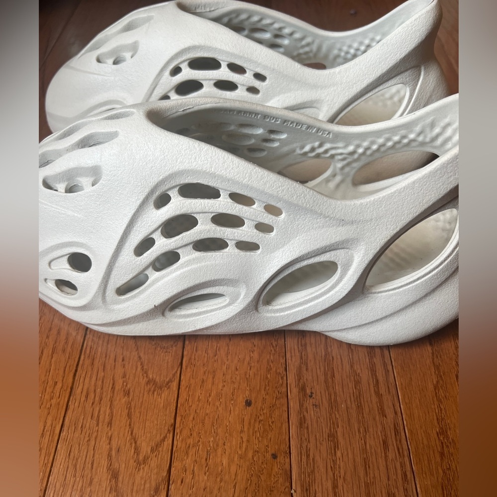 Yeezy Foam RNNR Ararat